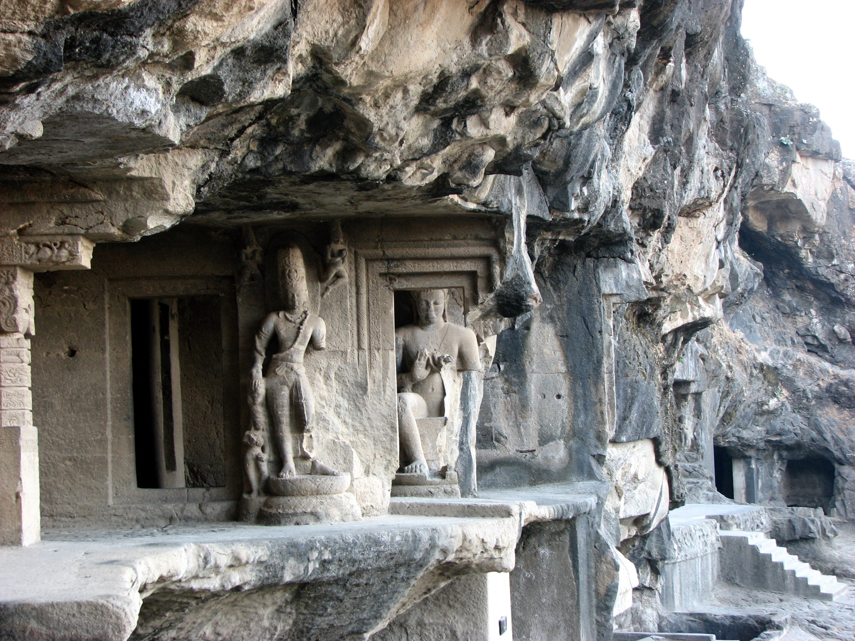 Пещерные храмы эллоры. Пещерные храмы Эллоры (Ellora Caves). Пещерный комплекс Эллора. Комплекс Эллора в Индии. Пещеры Эллоры в Индии.